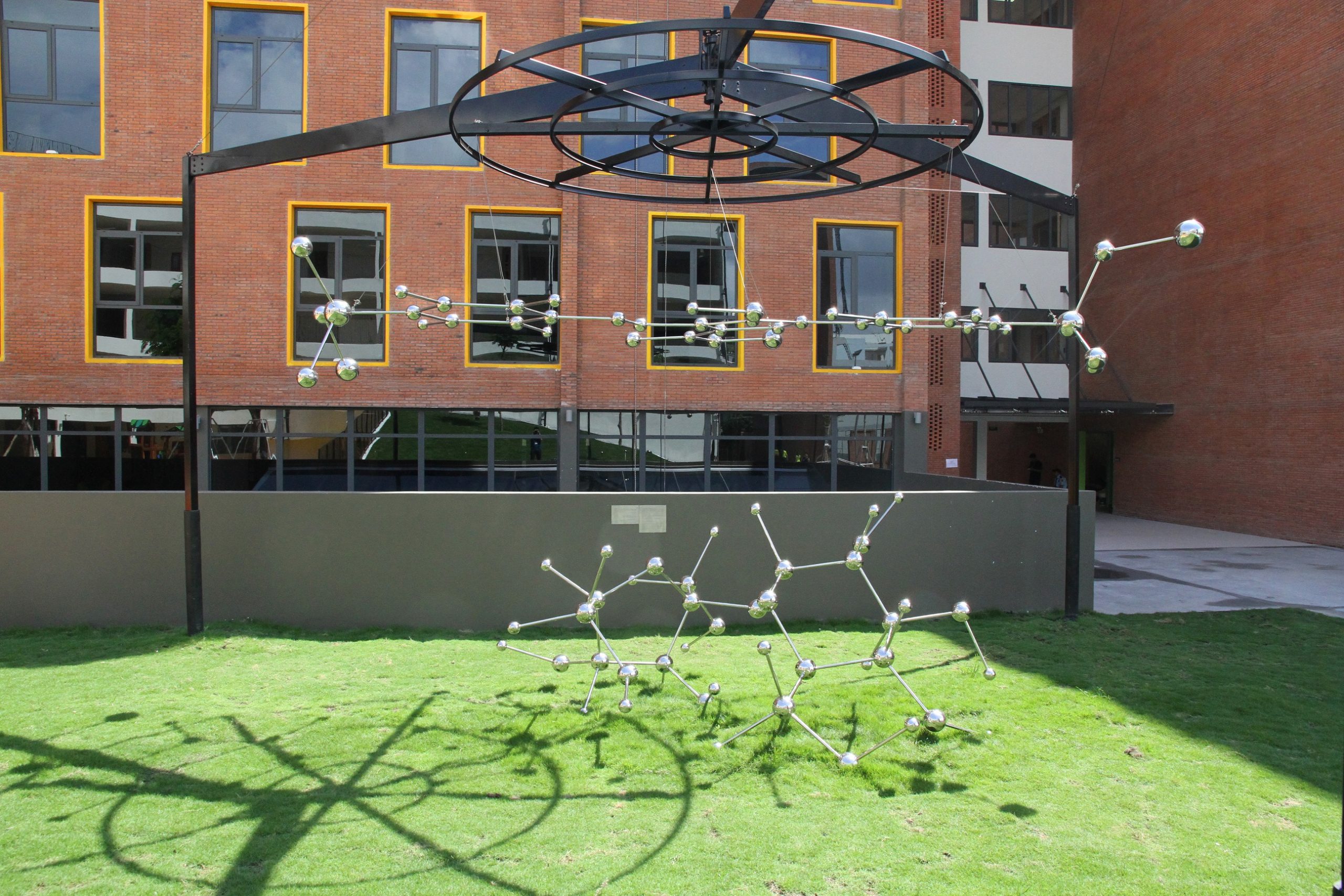 Tác Phẩm “Mật Mật Mật Hay Những Phân Mảnh Của Niềm Tin”