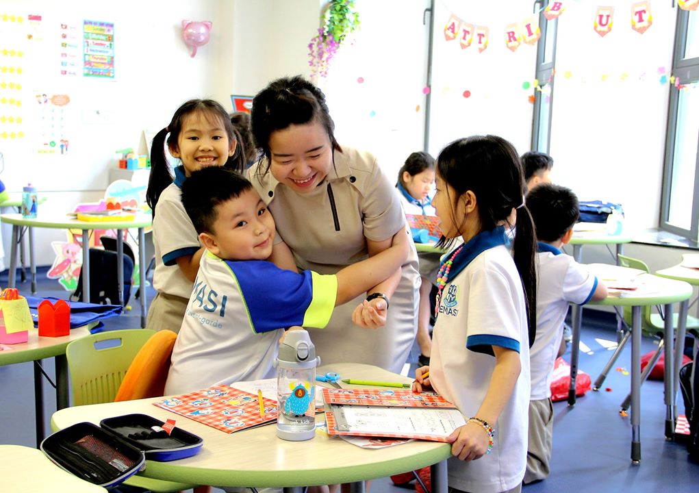 Góc phụ huynh EMASI: Làm sao khơi gợi lòng tốt, sự đồng cảm và lòng trắc ẩn ở trẻ em?