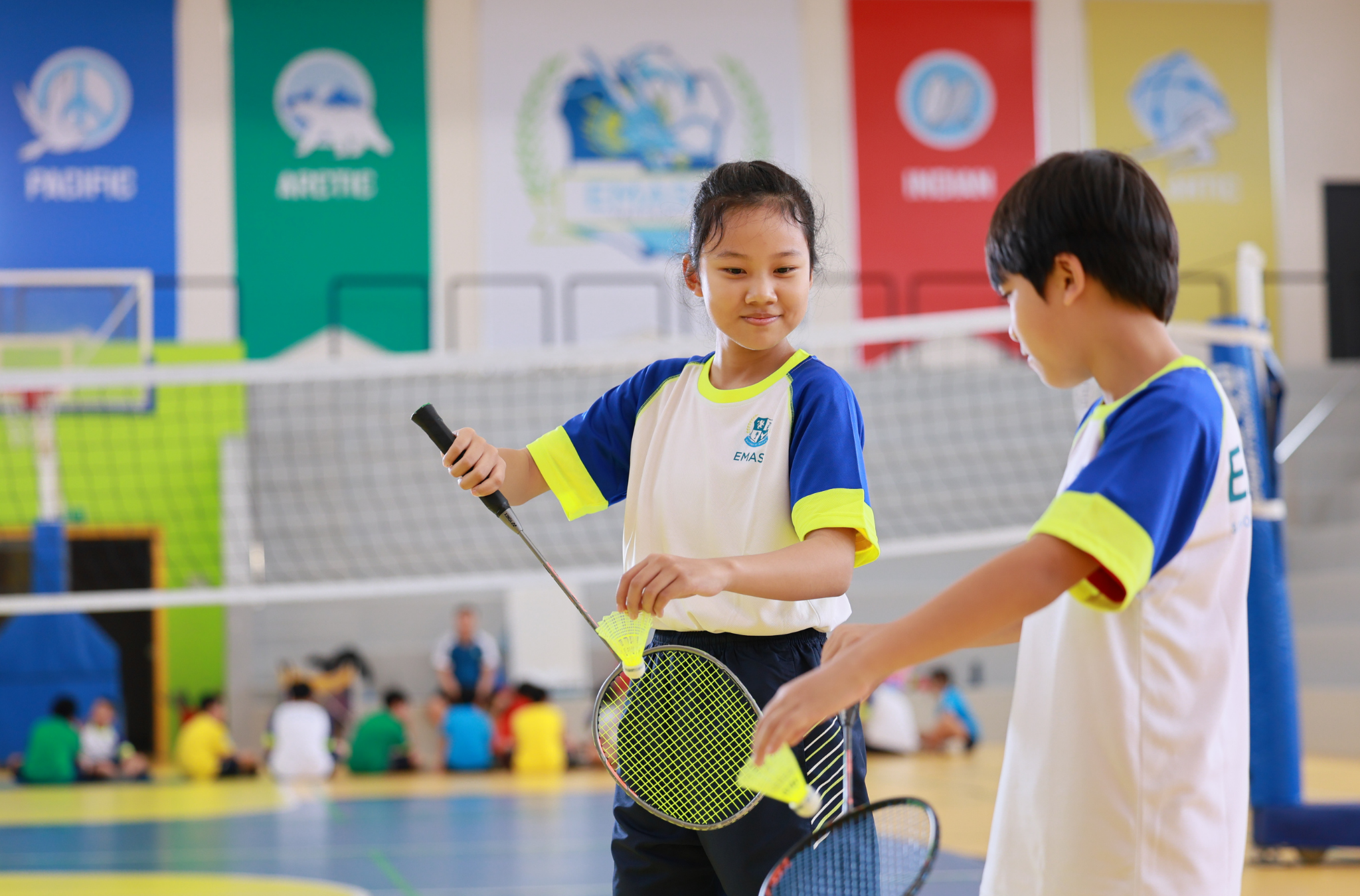 CÂN BẰNG GIỮA KIẾN THỨC, THỂ CHẤT VÀ NGHỆ THUẬT TRONG GIÁO DỤC 