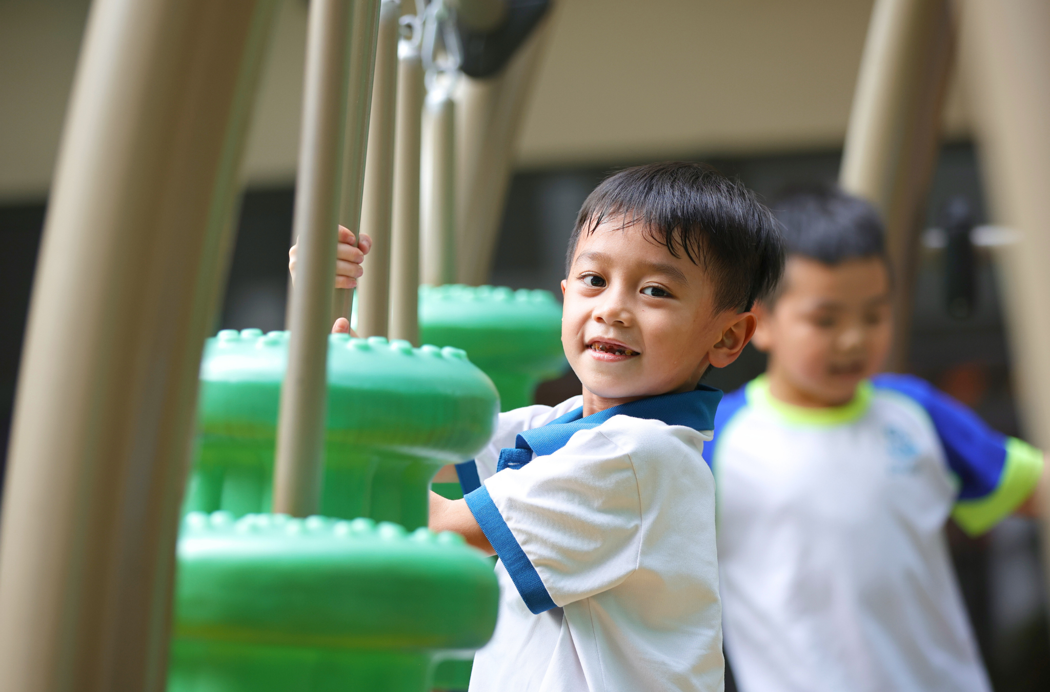 Đăng ký tư vấn & <br><strong> đặt lịch tham quan </strong>